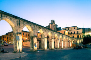 Acquedotto-Svevo-di-Sulmona-di-sera