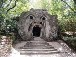 Orco-delle-favole_Parco-dei-mostri-di-Bomarzo_viterbo_trolleygirl