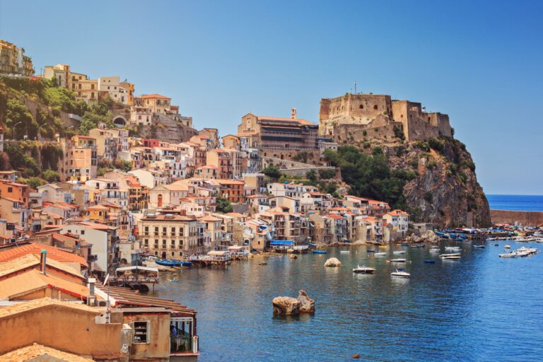 chianalea-di-scilla-royalty-free-image-868159630-1559375314