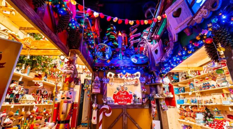 its-small-christmas-world