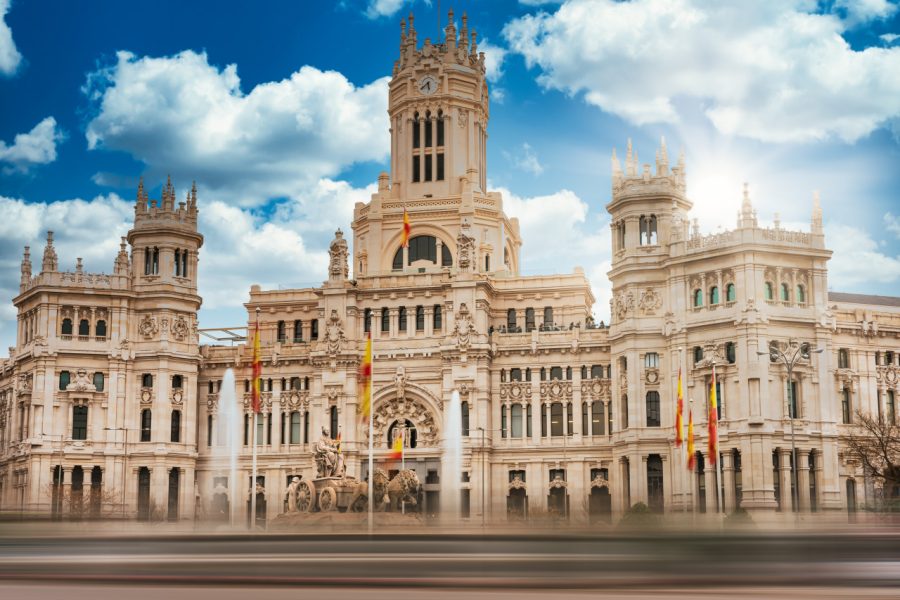 madrid-city-hall-building-plaza-de-cibeles-spain-selective-focus